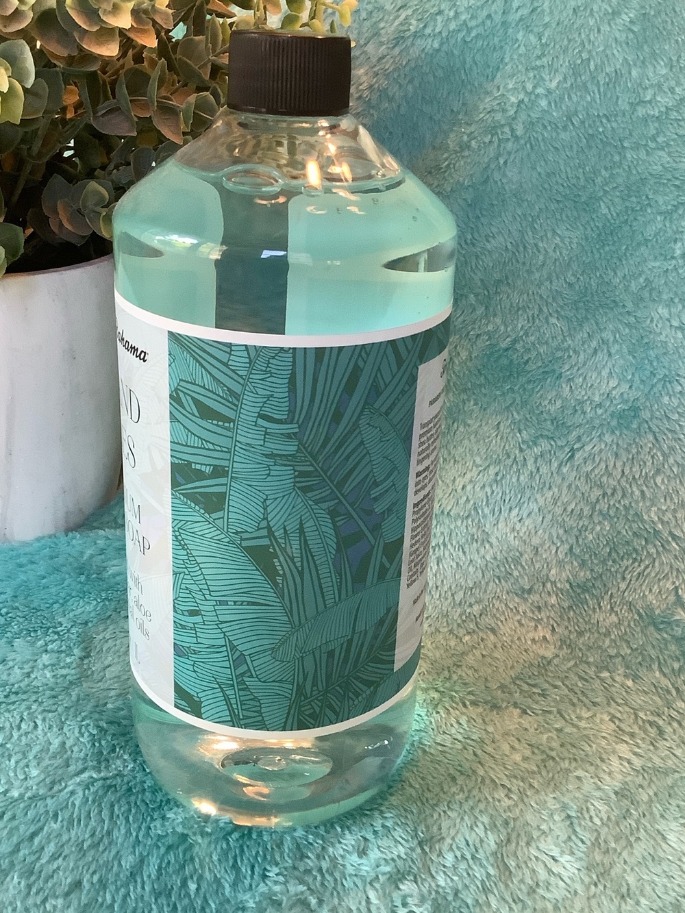 Tommy Bahama Scented Island Vibes Premium Hand Soap Refill, NWT XL 33.8oz. - Picture 6 of 10